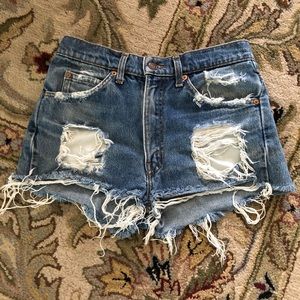 High waisted Levi jean shorts